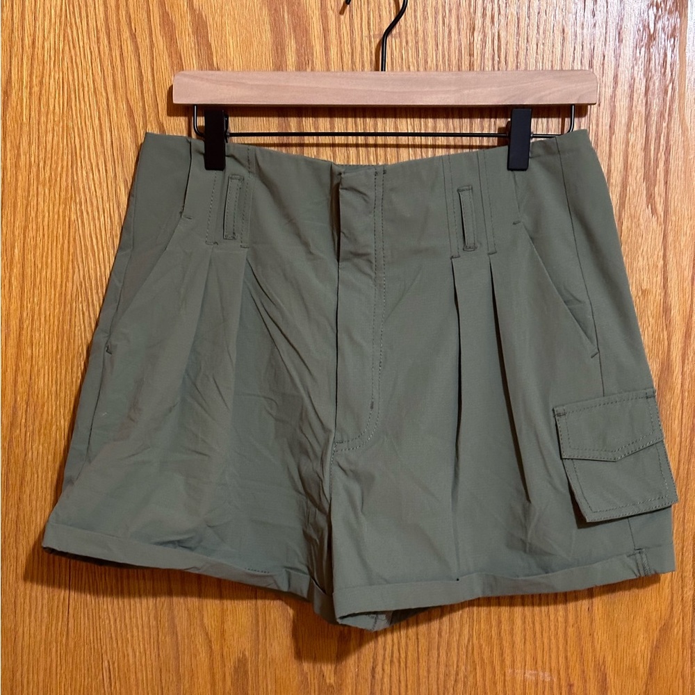 Blanc Noir caravan paper bag waist shorts sz‎ medium, army green color